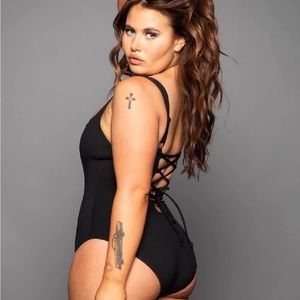 TA3 Squarey Size Large Swimsuit NWT New with Tags Black